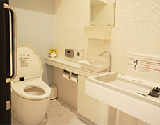 トイレ(オムツの交換台付)